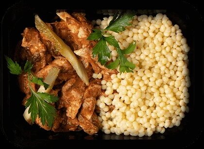 Азу из индейки с маринованными огурцами и копчёной паприкой