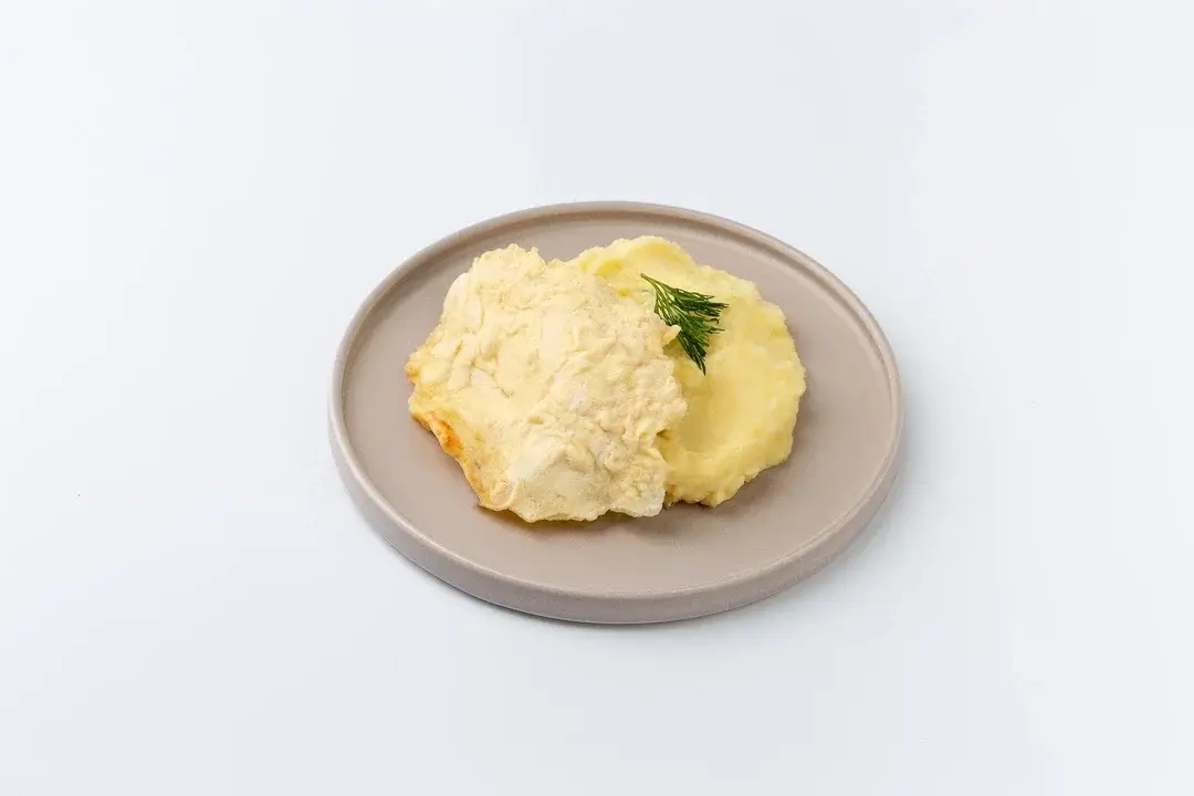 Шницель куриный в яйце с картофельным пюре