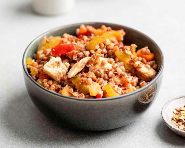 Лечо из курицы с гречкой