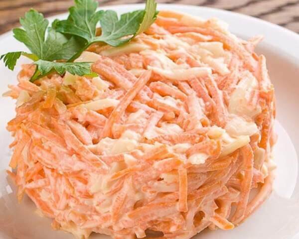 Салат из моркови с сыром