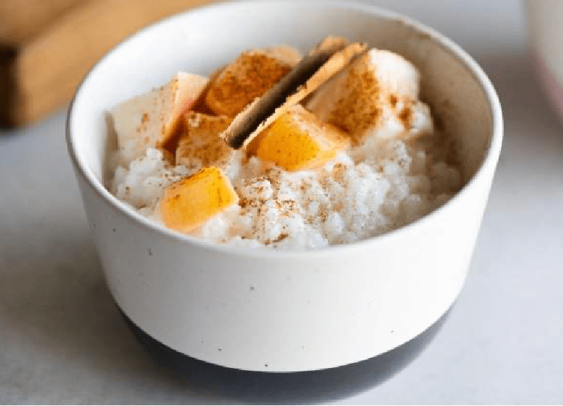 Рисовая каша с тыквой, яблоком и корицей