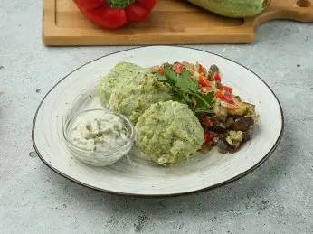 Крокеты из трески с кокосовым соусом из березового сока и рататуй из овощей