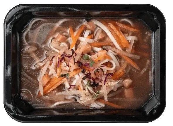 Суп с копченной семгой, лапшой и овощами